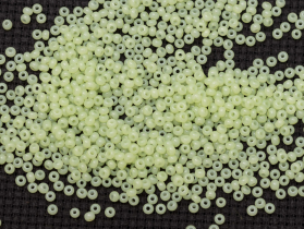Бисер Чехия круглый 10/0 50г 02254 светло-зелёный алебастр